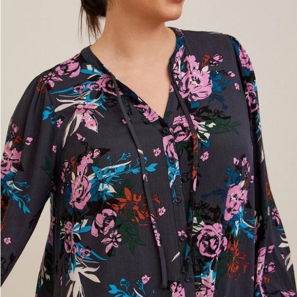 NWT Torrid Crinkle Gauze Button Front Peasant Blouse - Picture 3 of 11